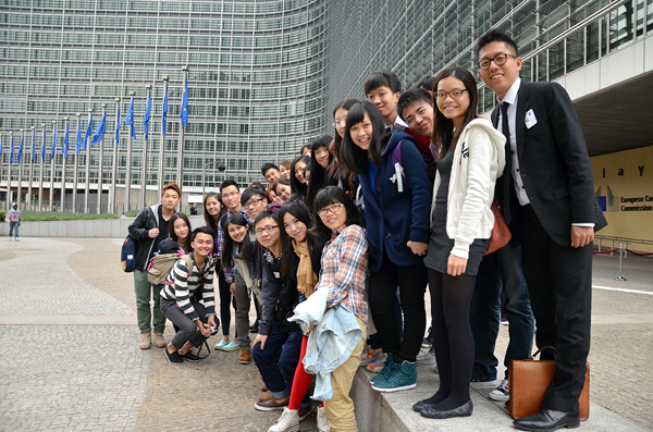 34 Students in front of the headquarter of European Commission, Berlaymont, together with Mr. Martin HO, Programme Coordinator of the EUAP