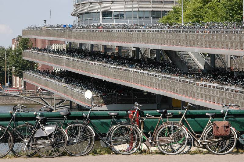 Source: Bicycle Parking Lot / AirBete@Wikipedia/ CC BY-SA